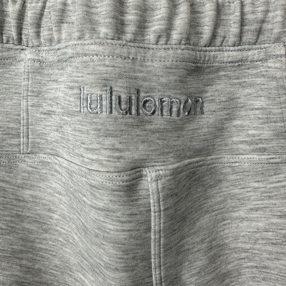Women Lululemon Softstreme High-Rise Short 4" Heather Gray Size 6 - Picture 8 of 9